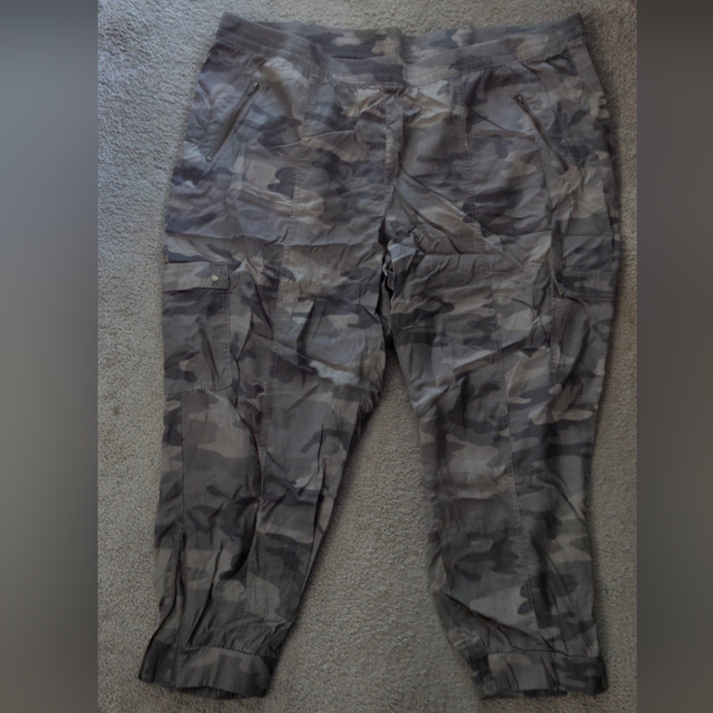 Lane Bryant Camo Zip Leg Pant 26/28